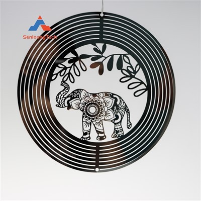 Geätzte Metall -Ornament -Windspinner